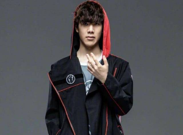 小伞战队评级 S：EDG S-：LNG、RNG、TES