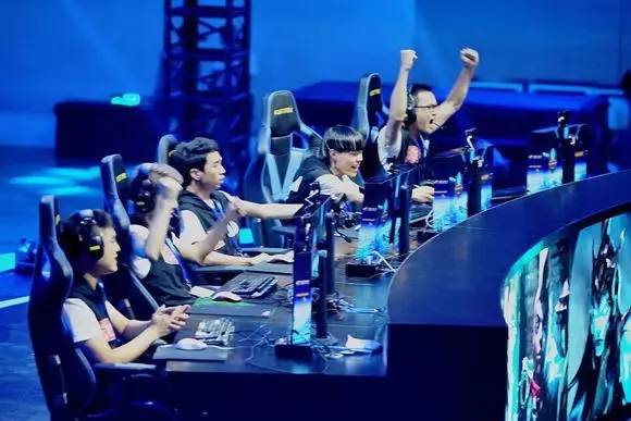 什么是“情绪复盘”？除了牌局，职业选手更在乎决策时的心态。（职业选手眼中的情绪复盘：比起牌局，更重要的是决策当下的心态）